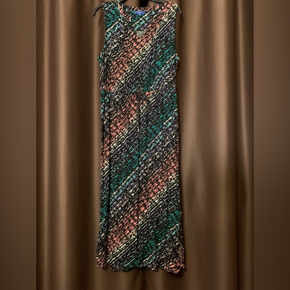 100% rayon dress.V-neck ,Drawstring waist , slits on both sides . Apt 9 PXL